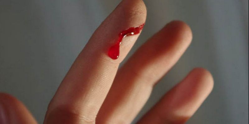 Mơ thấy máu kinh nguyệt – Tài lộc nữ tính, đánh 42 hoặc 82