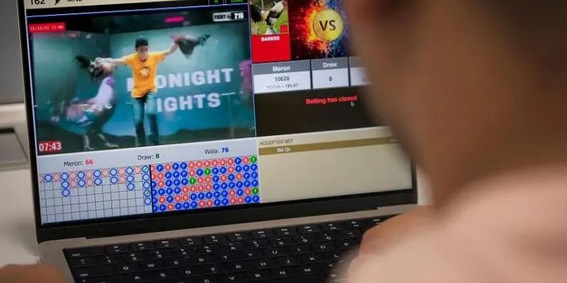 Hôm Nay Đá Gà Màu Nào Mạnh Nhất 30/11/2025? Bí Mật Từ Jun88 6 Xu hướng hôm nay đá gà màu nào mạnh